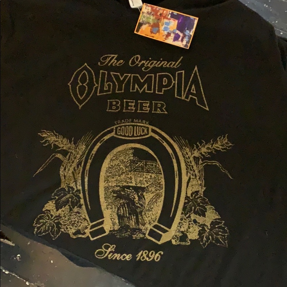 Classic Oly Beer Graphic T-Shirt Large